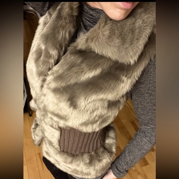 Gorgeous faux fur vest - Picture 2 of 13